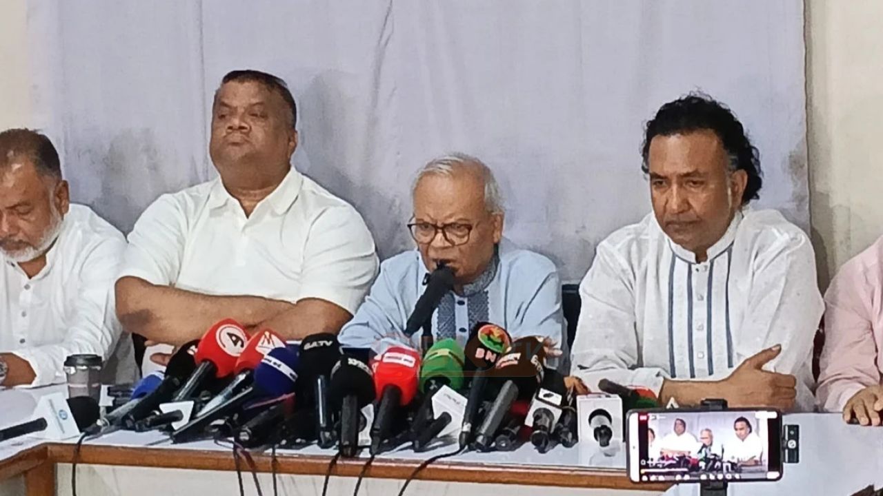 তারেক রহমানের জন-আস্থা টলাতে পারছে না প্রতিপক্ষ: রিজভী