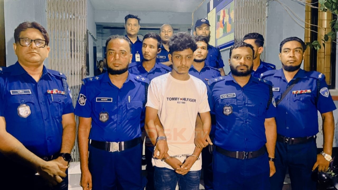 নোয়াখালীতে ৩ বিদেশি পি'স্ত'লসহ যুবক আ'টক.গোপালপুর ইউনিয়নের  শিবিরের ছেলে  রাহিম