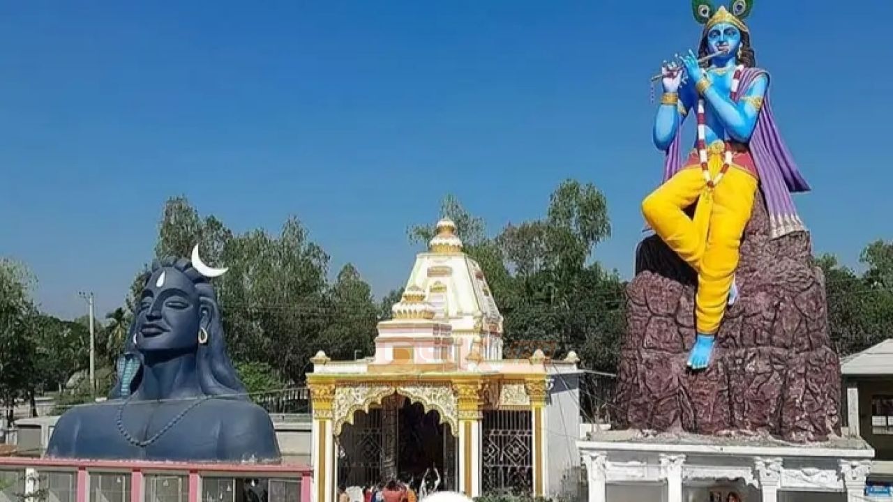 পলাশবাড়ীতে মন্দির চত্বরে বিগ্রহ নির্মাণে বিরোধ, অপসারণ দাবি
