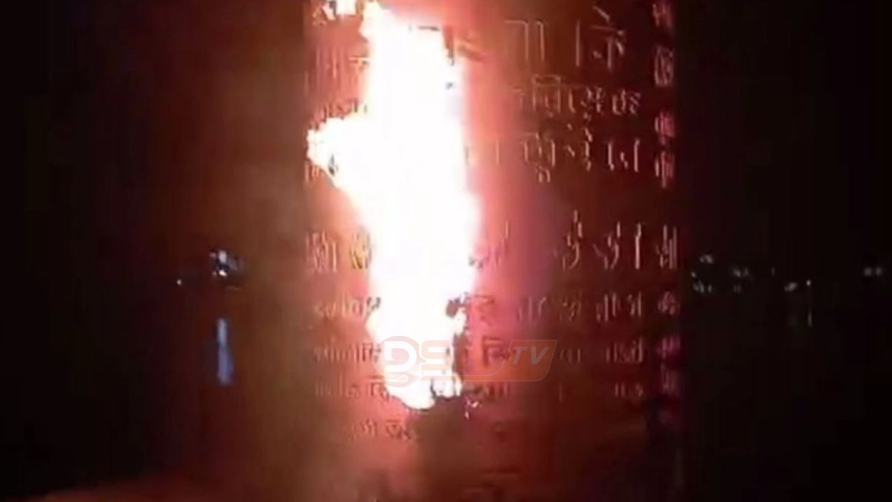 ‎নোয়াখালীতে জুলাই গণঅভ্যুত্থানের শহীদ স্মৃতিস্তম্ভে আ'গুন