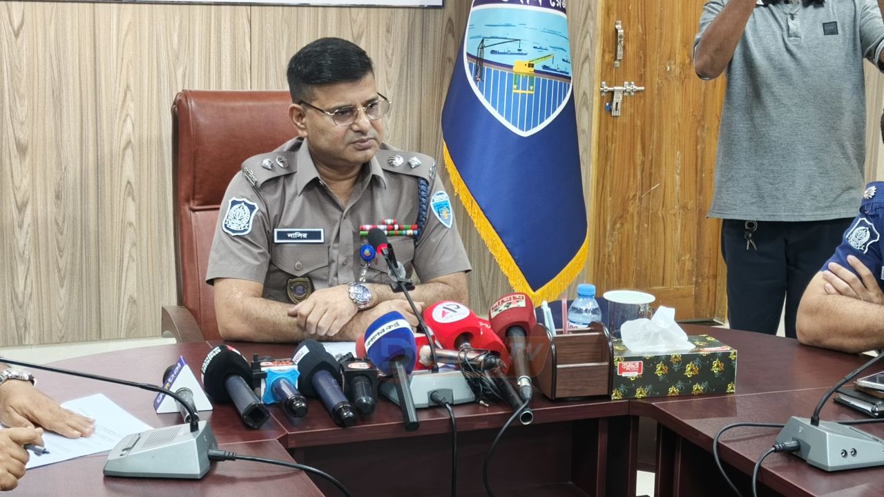 নোয়াখালী নবাগত পুলিশ সুপার এর সাথে  সাংবাদিকদের সাথে মতবিনিময় সভা অনুষ্ঠিত