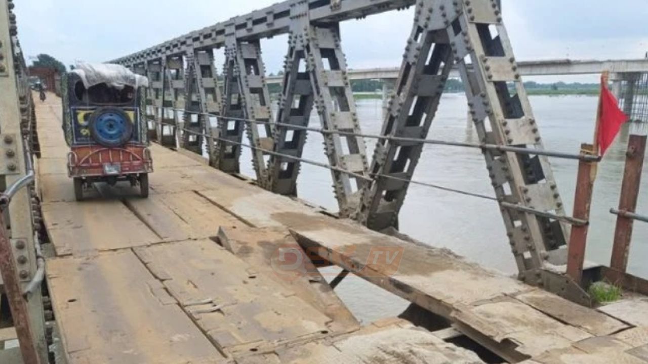সোনাহাট সেতুর বেহাল দশা: জীবনের ঝুঁকি নিয়ে চলাচল, বন্ধ ভারী যানবাহন