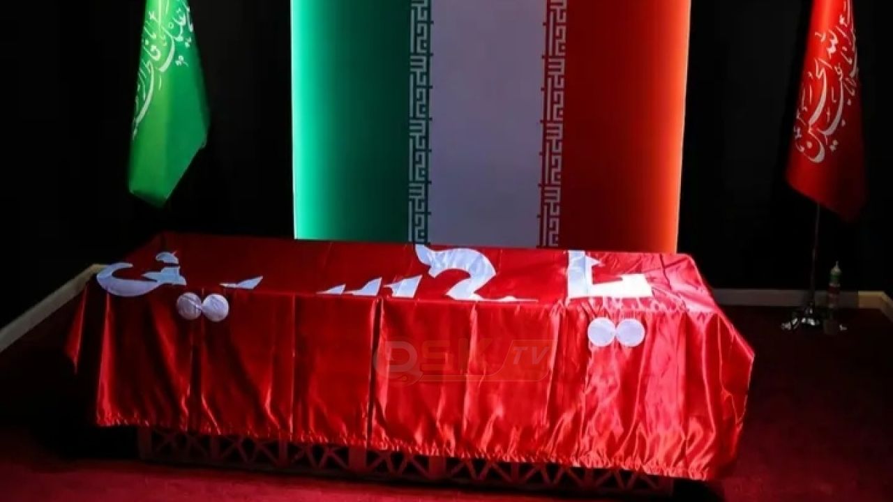ইমাম হোসেইনের (আ.) লাল পতাকায় বিদায় জানানো হচ্ছে খামেনিকে
