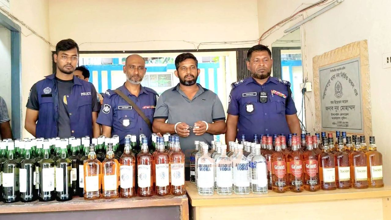 বাঞ্ছারামপুরে পুলিশের অভিযানে অর্ধকোটি টাকার বিদেশি মদ জব্দ, পাজেরোসহ আট'ক