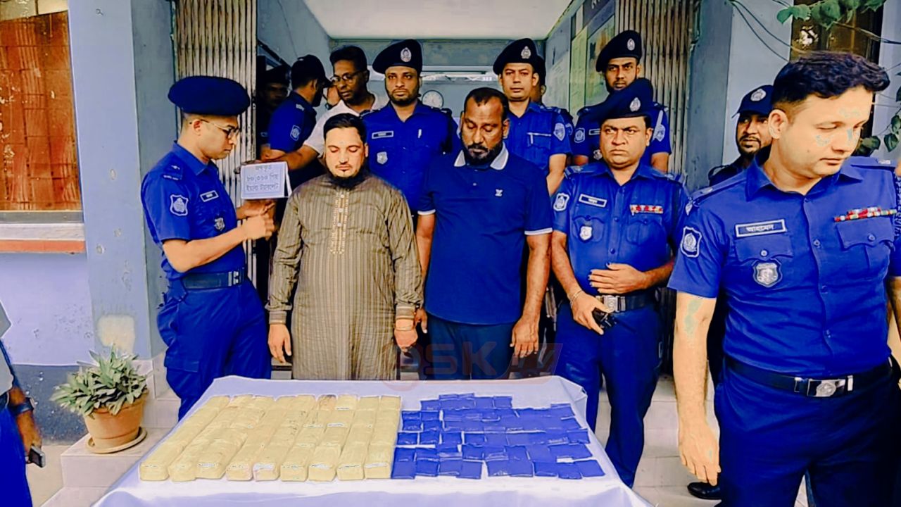 নোয়াখালী বেগমগঞ্জে জিপে লুকিয়ে ৮০ হাজার ইয়াবা পা'চার