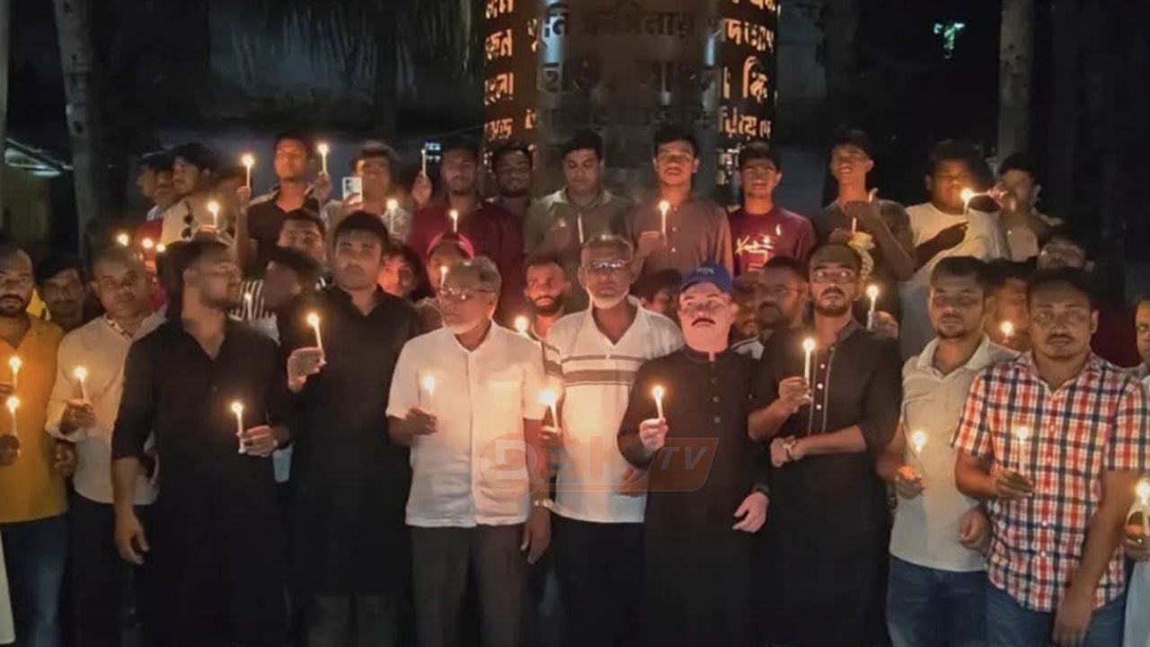 পিরোজপুরে মোমবাতি প্রজ্জ্বলন করে জুলাই শহীদদের স্মরণে ছাত্রদল