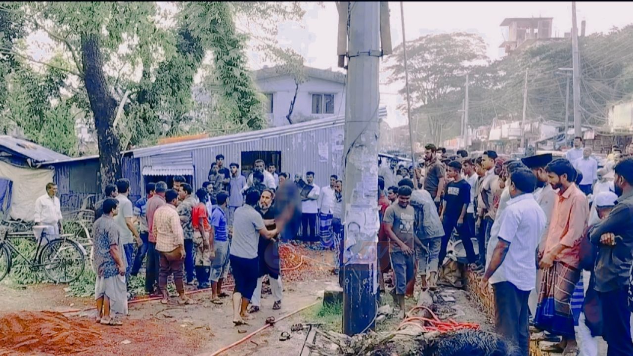 হাতিয়ায় ১৪ কোটি টাকার সড়ক নির্মাণে অনিয়মের অভিযোগে র'ক্তাক্ত সংঘ'র্ষ,মুখোমুখি এনসিপি-ঠিকাদারি পক্ষ