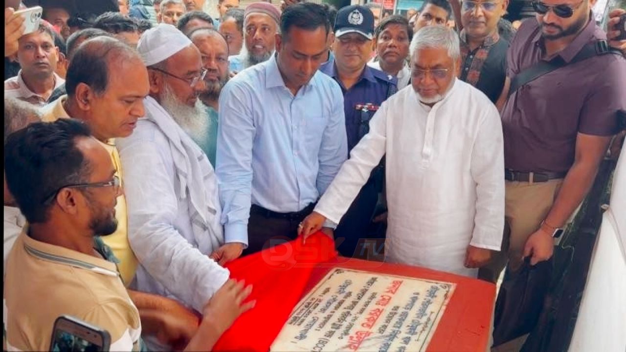 নোয়াখালীতে ১৪ কোটি ৭৯ লাখ টাকা ব্যয়ে ওয়াকওয়ে সড়কের নির্মাণ কাজের উদ্বোধন
