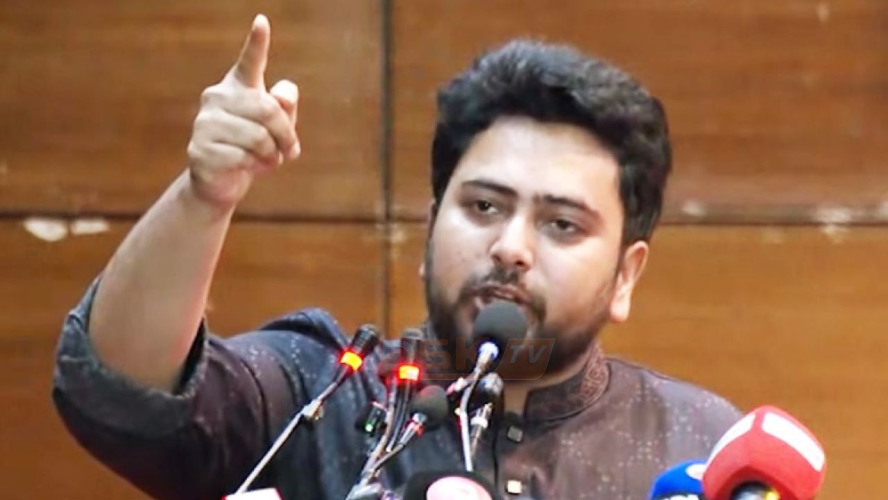 শেখ হাসিনা দেশে ফিরলে বিমানবন্দর থেকেই ফাঁ'সির মঞ্চে নেওয়া হবে: নাহিদ ইসলাম