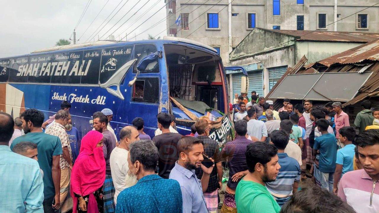 বগুড়ায় ভয়াবহ সড়ক দূর্ঘ'টনা, নিহ'ত বেড়ে  ৬ 
