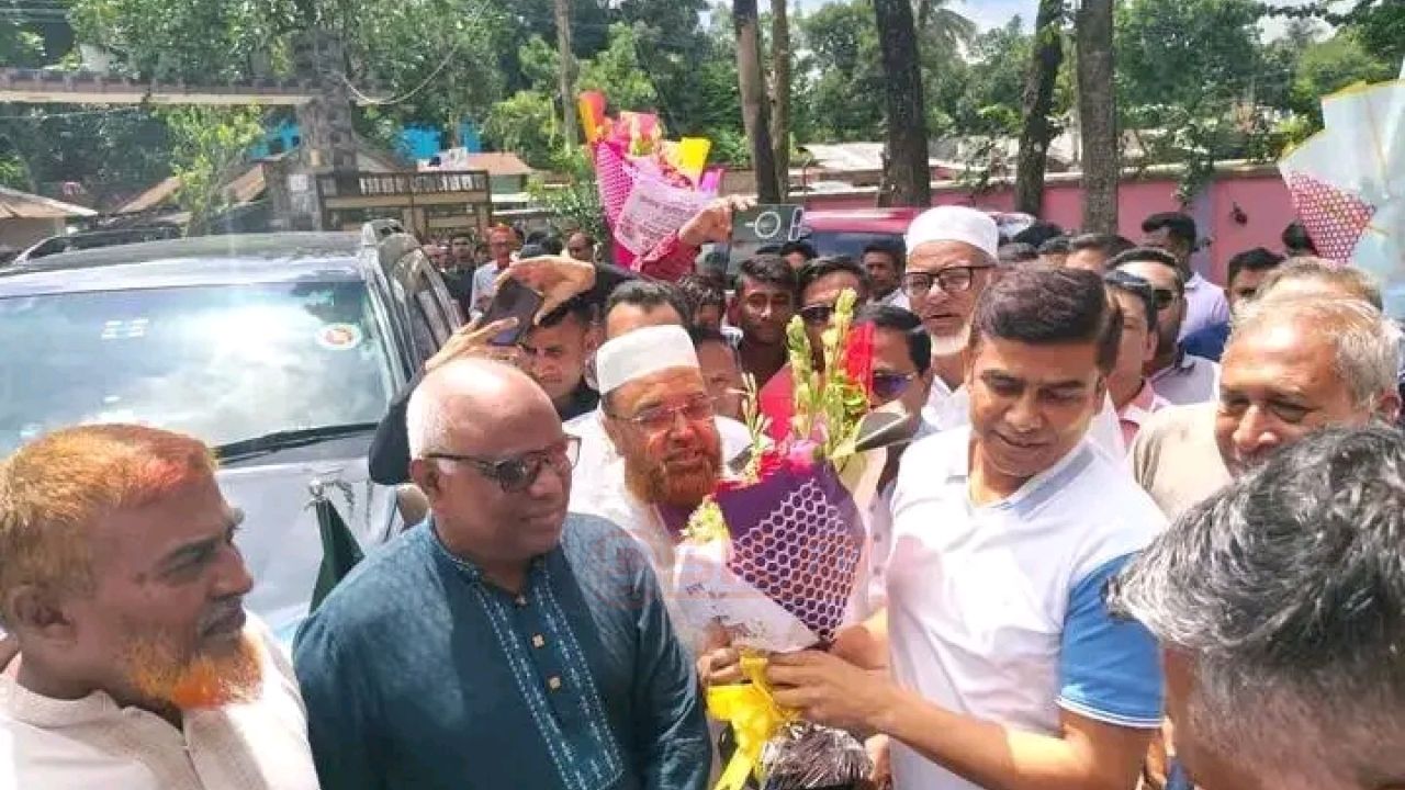 নদীভাঙনে মানুষের বসতবাড়ি, বাজার, মসজিদ, মন্দির কিংবা শিক্ষাপ্রতিষ্ঠান রক্ষায় সরকার গুরুত্ব দিচ্ছে বলেও জানান পানিসম্পদ প্রতিমন্ত্রী। তিনি বলেন, স্থানীয় সংসদ সদস্য  