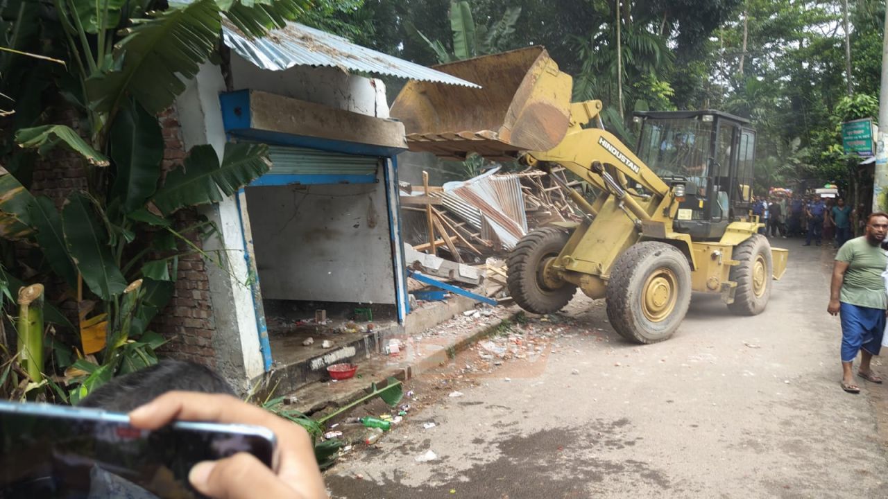 জিয়ানগরের খায়েরহাট বাজারে অ'বৈধ স্থাপনা উচ্ছেদ