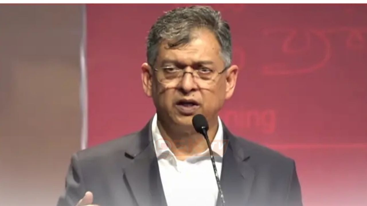 আমাদের বেঁচে থাকা নিয়ে হাস্যকর করবেন না :স্বরাষ্ট্রমন্ত্রী।