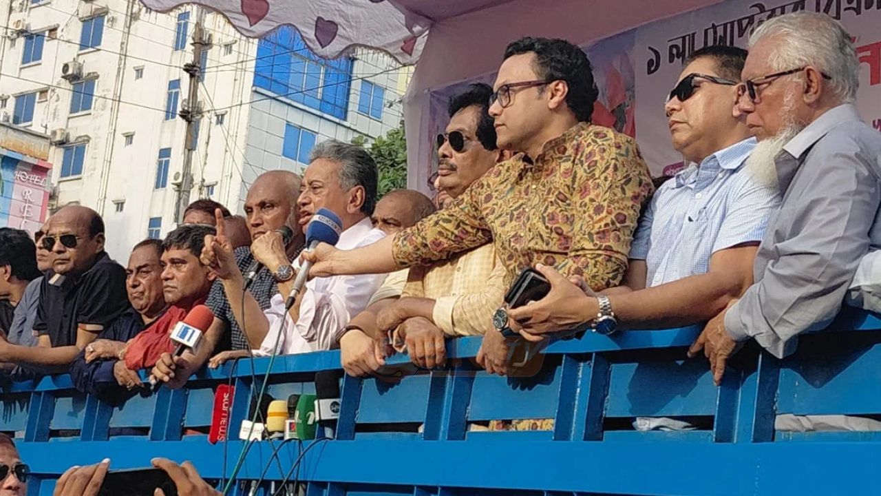 গর্তে পড়া দেশকে একমাত্র বিএনপিই তুলতে পারবে: আমীর খসরু