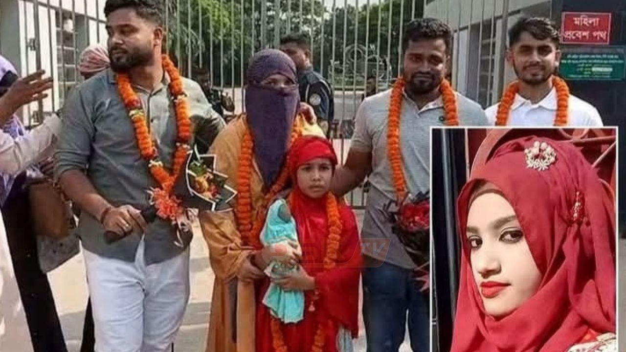 ৭ বছর পর কারাগার থেকে মুক্তি, হাতে কাপড়ের পুতুল নিয়ে মায়ের হাত ধরে বের হলো শিশুটি
