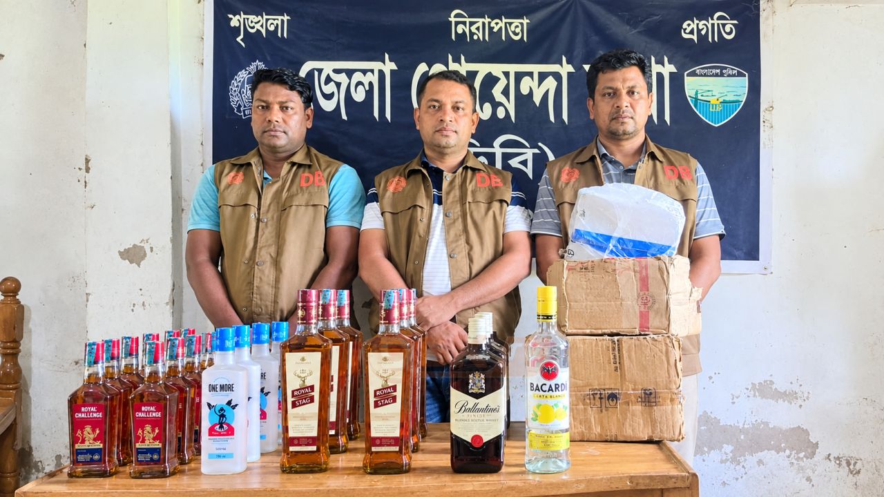নোয়াখালীতে বিদেশি ম'দসহ আ'টক ১ ‎