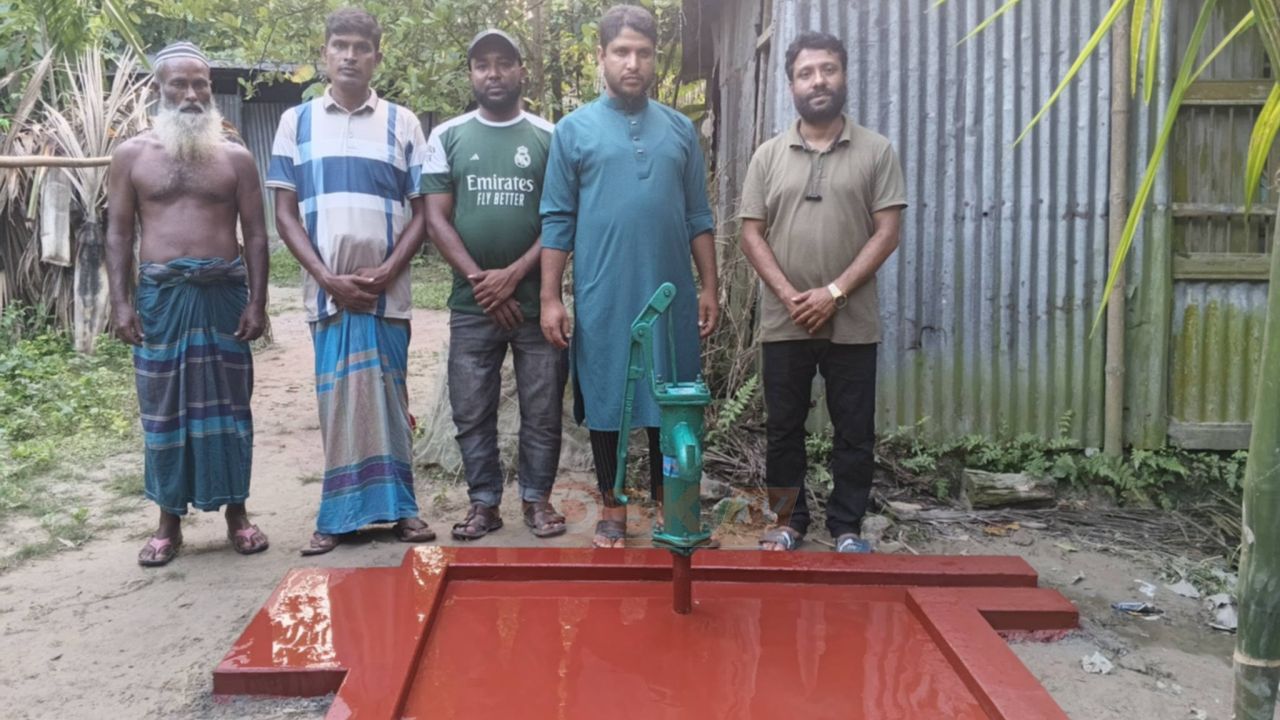 কুড়িগ্রামের কচাকাটায় ১৩৬ বছর বয়সী শতবর্ষী হোসেন মন্ডল দম্পতির মানবেতর জীবনযাপনের খবর পেয়ে পাশে দাঁড়াল ‘মানবিক রশিদ মন্ডল ফাউন্ডেশন