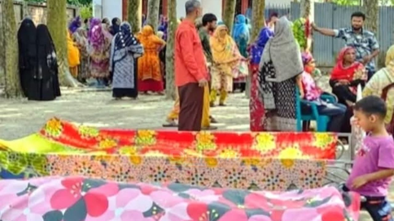 ফজরের নামাজ শেষে হাত ধরে হাঁটতে বেরিয়েছিলেন দম্পতি, সড়ক দুর্ঘটনায় একসঙ্গে শেষ হলো পথচলা!