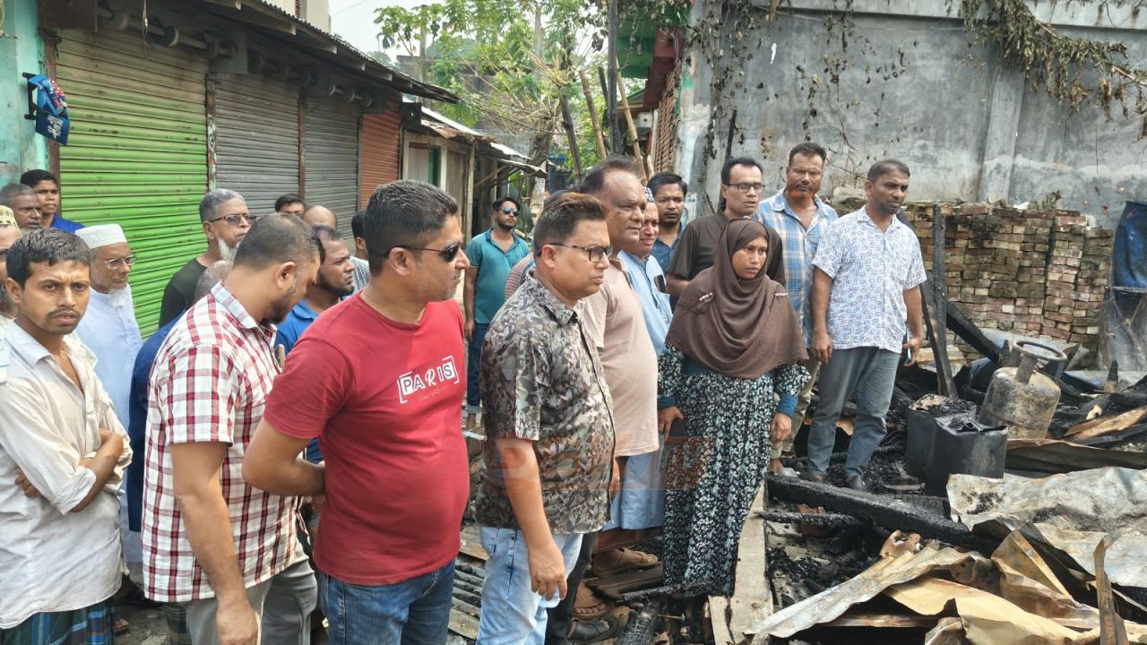 জিয়ানগরে অগ্নিকাণ্ডে ভস্মীভূত হোটেল, ক্ষতি ১০ লাখ টাকা