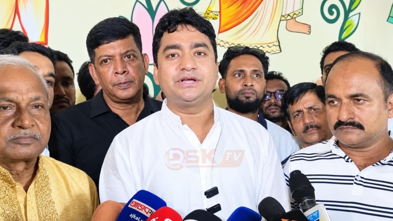 পূজামণ্ডপে অনুদান দিলেন নাছির উদ্দীন, দিলেন সম্প্রীতির বার্তা